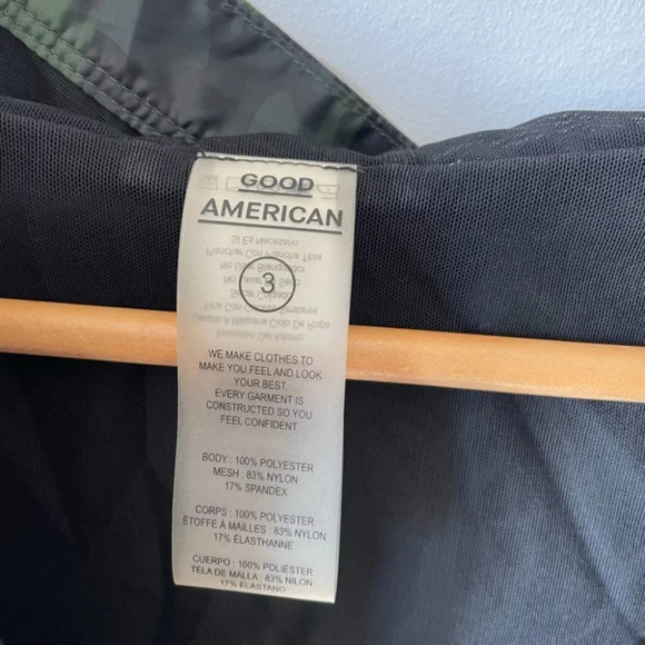 Good American Fast Track Camo Running Jacket Coat Sz 3/L - Picture 8 of 8